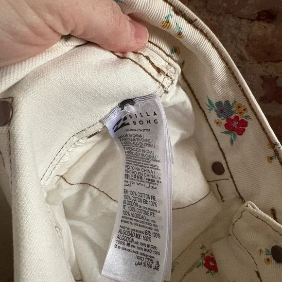 billabong x wrangler white ditsy floral straight leg jeans - Picture 3 of 6